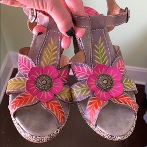 L’Artiste Spring Step Pictuqesque Wedges